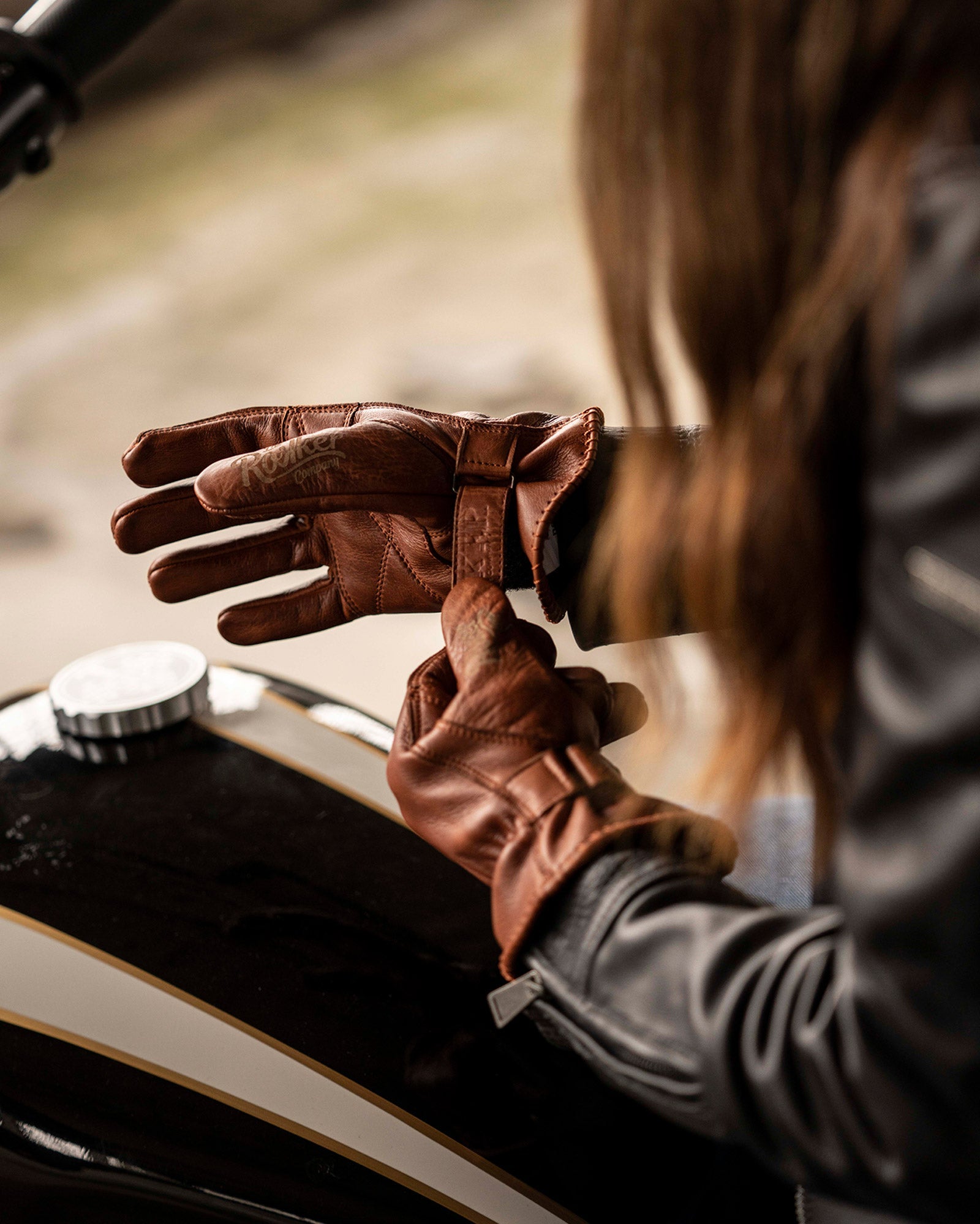 Lady Glove Tattoo Bird Cognac